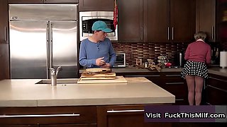 Raunchy mommy Dee Williams hot sex adventure
