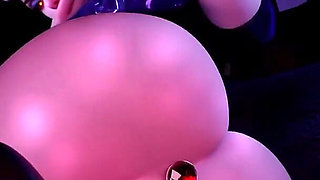 Thicc League of Legends Butt Plugged Ass Slut Wants to Jerk off a Cock