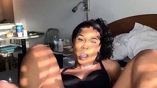 JUST A TRANSSEXUAL WHO LOVE FROLICKING IN HER CREVICE ️