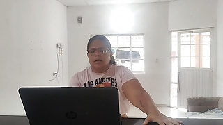 Housewife pays a technician with a good blowjob and a hard and rich fuck while her husband works