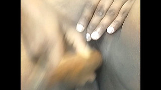 Bhabhi ne apne chut me aaj belan dali hai bahut achhi lagi