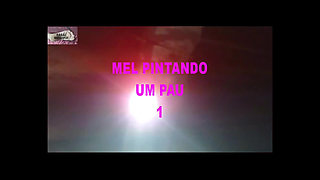 Mel Pintando Um Pau 1 - Version View