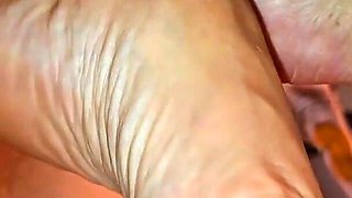 Orange Panties and Sexy Legs Seduced the Stepson
