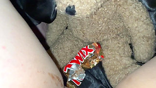 CAPPUCCINO COFFEE&TWIX CHOCOLATE IN MY 18 YO VIRGIN PINK TIGHT PUSSY- KINKY FOOD FETISH LONG PORN-GIRL MASTURBATE&MOAN- SAUDI AM