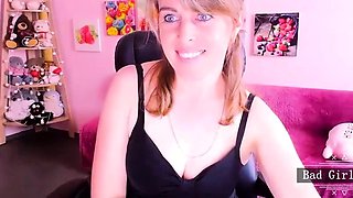 Pretty natural big tits and face blonde milf