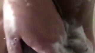 WildEnglishBBW shaking my booty, rubbing my fat pussy in bath