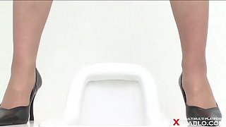 Office Lady Pee Desperation - Watch Her Embarrassing Toilet Pissing Scene