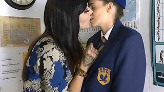 Melissa Seeks Kissing Advice From Miss Hendrix