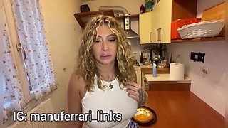 Mamma Italiana Scopa Mico Del Figlio E Mangia La Sua Sborra Sulla Torta - Hot Mommy