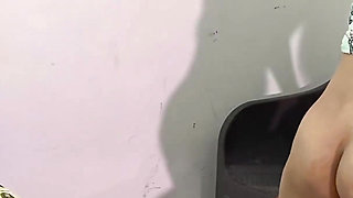 The Thirsty Sister-in-law Got Herself Fucked by the Servant and Became a Mre After Getting Naked in Front of the Servant.