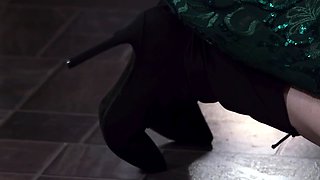 CFNM babes in kitchen give group BJ