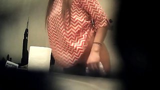 HD Toilet Hidden cam - sexy girl caught wiping her butt