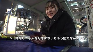 美人妻がとろけるオイルマッサージでエッチな気分高まり妖艶ムードで勃起チンポをフェラ