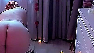 The Red-haired Beauty Decided to Arrange a Milk Show