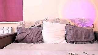 Brunette Tranny jerking in hard dick in solo Webcam