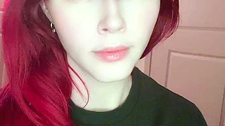 Solo Teen Using Toys Hairbrush and Finger Free Porn