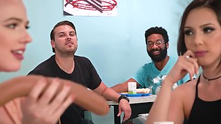 A Lunchtime Licking With Jenna Sativa, Riley Nixon - Brazzers