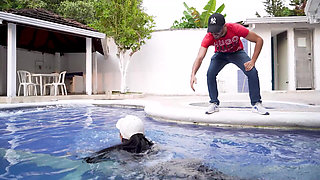 Butt and Horny Maid Takes the Opportunity to Seduce and Fuck Her Boss When They Are Alone at Home