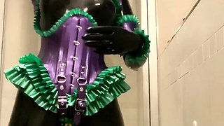 Ebony girl showers her big ass amp masturbating