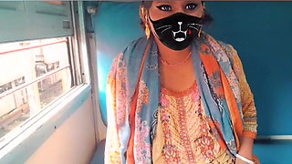 🥵TRAIN TOILET TAMIL BHABHI Tamil housewife cowgirl Jennifer fuck very hard