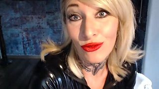 Flexible blonde sandy in nylon sizzling solo teasing show