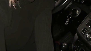 Stavo Comprando Dei Vestiti, Il Commesso Mi Ha Spiata Nei Camerini, E Ha Fine Turno L'ho Aspettato per Succhiargli Il Cazzo