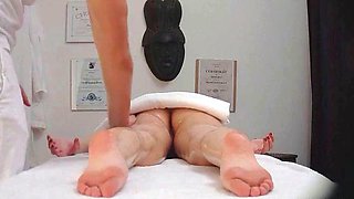 Asian jerks the masseuse off