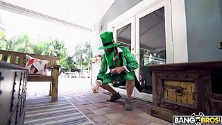 BANGBROS - It's All About The Butt And Rose Monroe Knows How To Bounce It On A Hard Penis