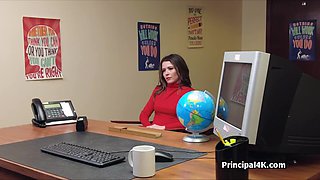 Mom in lingerie seducing head teacher at his office
