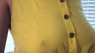 amateur teen girlfriend gives a nice handjob