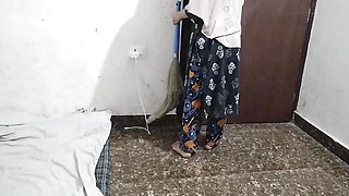 Bhabhi ko chod kar bur se paani nikala