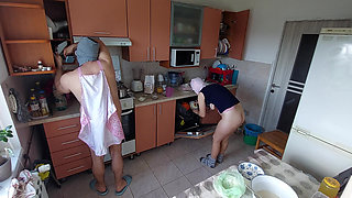 Hot amateur couple having fun in the kitchen. Sexy mom has breakfast in the bedroom, hairy pussy, big tits, big ass.