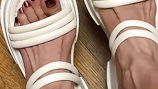 Melove Sexy Small Feet in Her White Sandals