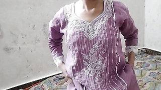 School girl ko uniform utaar kar jabar dasti pela