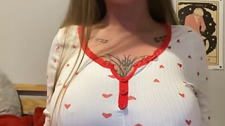 Self filmed Scottish goth slut shaky thighs heavy moans as fingers buries deep