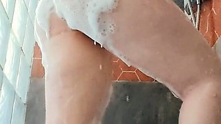 Big boob brunette masturbates on webcam