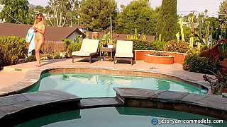 Dream MILF Outdoor at Pool