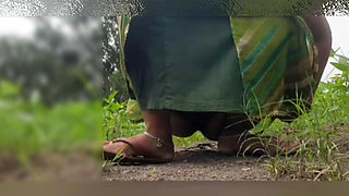 The desi daughter-in-law of the village is showing her bhosda to the brother-in-law in the open forest field and is provoking me by showing the pearl dirt that she is fingering me.