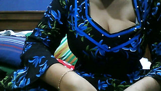 Tamil Aunty on webcam with big boobs