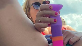 Webcam blonde playing with sex toys on webcam