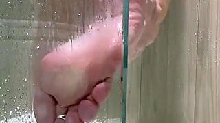 Lezlyan aka la_little_dancer_feet OnlyFans - SHOWER FOOT