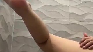 Webcam fun mature brunette with toys cum on cam
