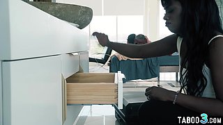 Guy fucks an ebony cougar in front of exGF