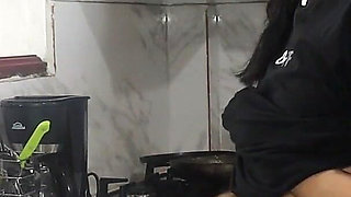 I Was Cooking for My Best Friend and I Get Down the Back to Fuck Together