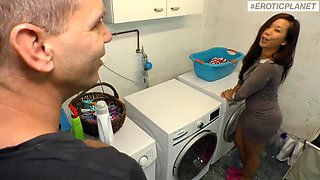 Petite Asian loves deepthroat and fuck