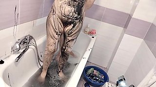 Amateur Couple Takes a Bath, Wife with Hairy Pussy, Big Ass, Big Tits.