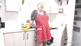 Sensuous Chantelle - mature 50 plus video - Aunt Judy's
