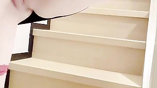 A Sexy Female Secretary with High Heels and Black Stockings Went to Her Boss's House on the Weekend and Was Given a Blowjob