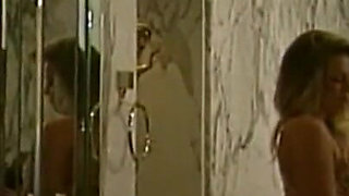 Two Lesbians Have Sex in the Bathroom