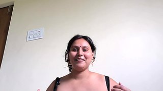 A mature plump slut is the best option for having a blowjob